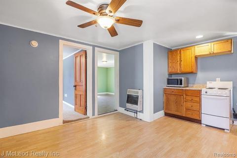 Building Photo - 4689 Center St