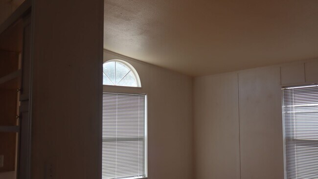 Building Photo - NICE MANUFACTURED HOME!