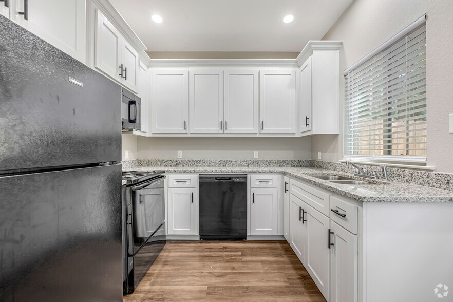 2BR, 1.5BA - 1,000SF - Kitchen - 5927 East Highway 80