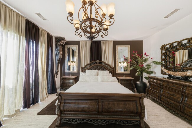 Building Photo - 45737 Club Dr