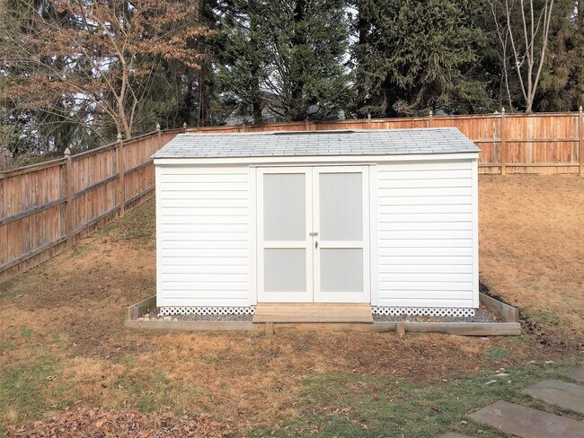 Building Photo - COMING SOON - GORGEOUS - LAKE BRADDOCK