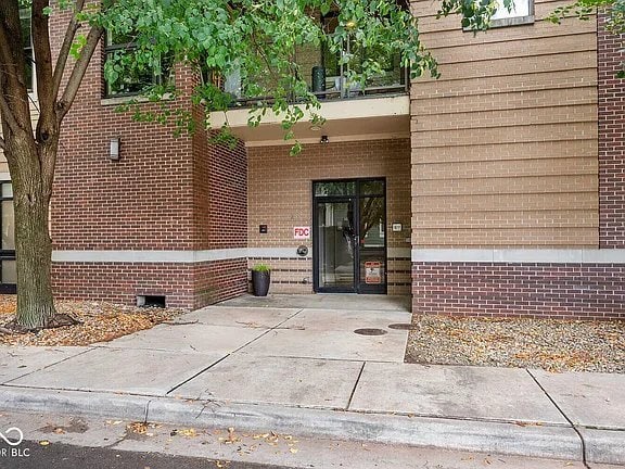 Building Photo - 233 E St Joseph St