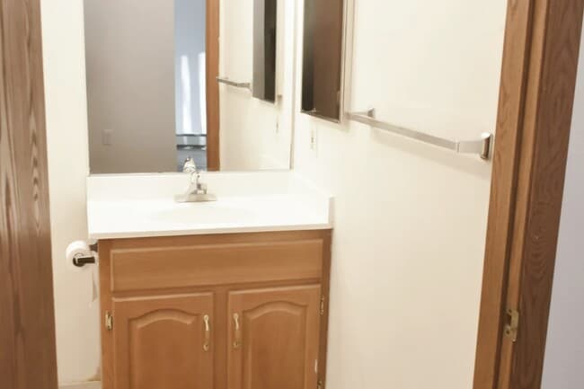 Building Photo - 839 S Clinton St