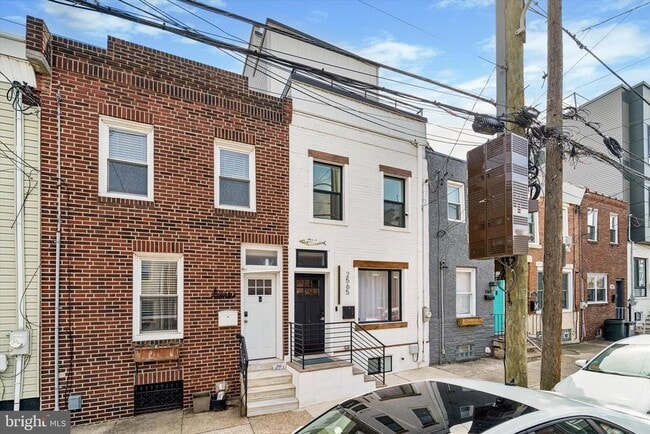 Building Photo - 2565 Tulip St