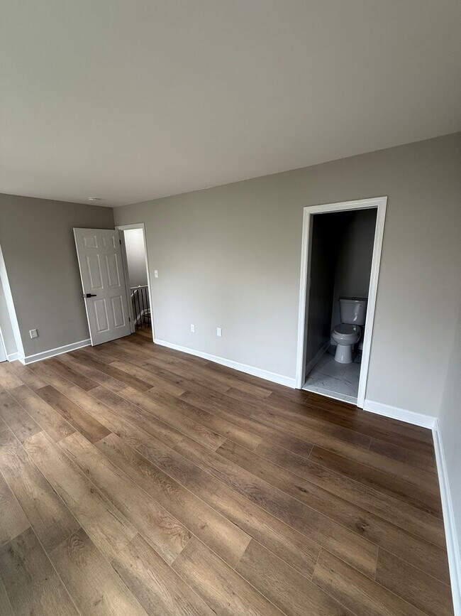Building Photo - 5853 Suitland Rd