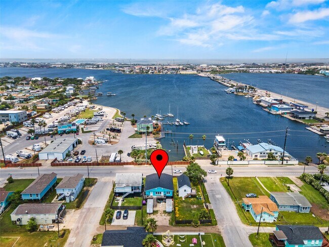 Primary Photo - 6203 Heards Ln