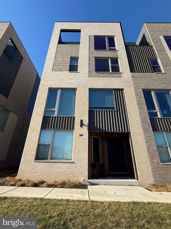 Building Photo - 3119 Pierview Ln