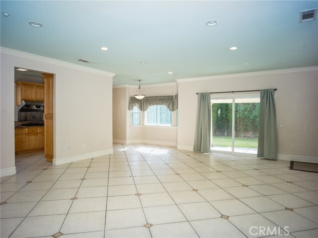 Building Photo - 146 W Le Roy Ave