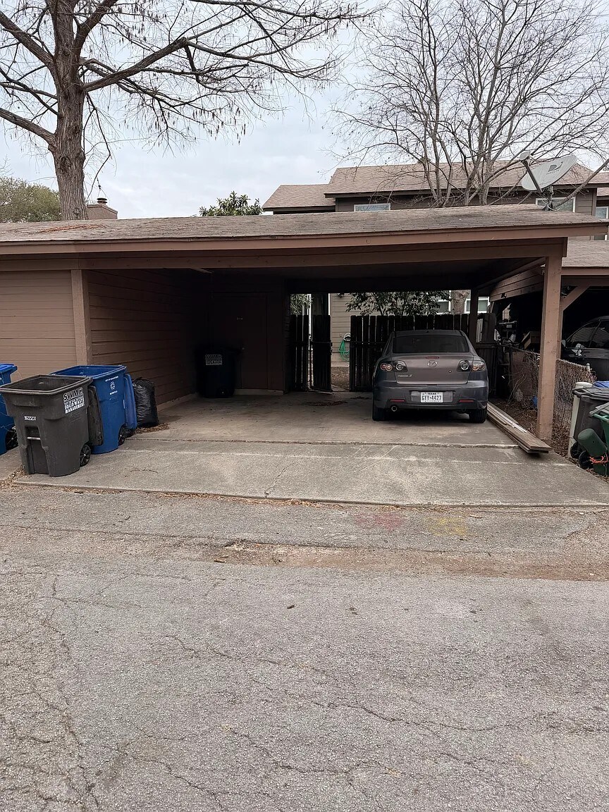 Building Photo - 13616 Dutch Myrtle