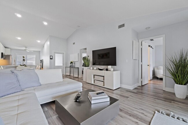 Building Photo - 128 Moccasin Trail S