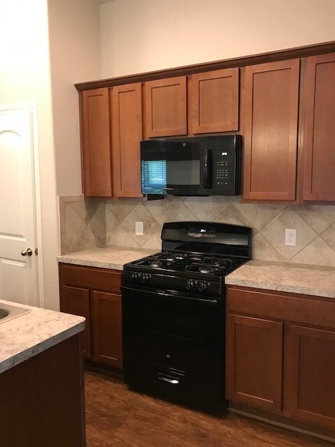 Building Photo - 2249 Ridgewood Dr