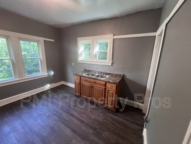 Building Photo - 1536 N 38th St