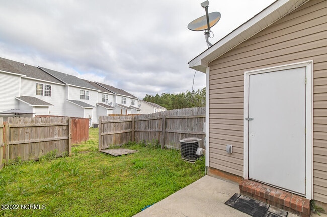 Building Photo - 103 Woodlake Ct