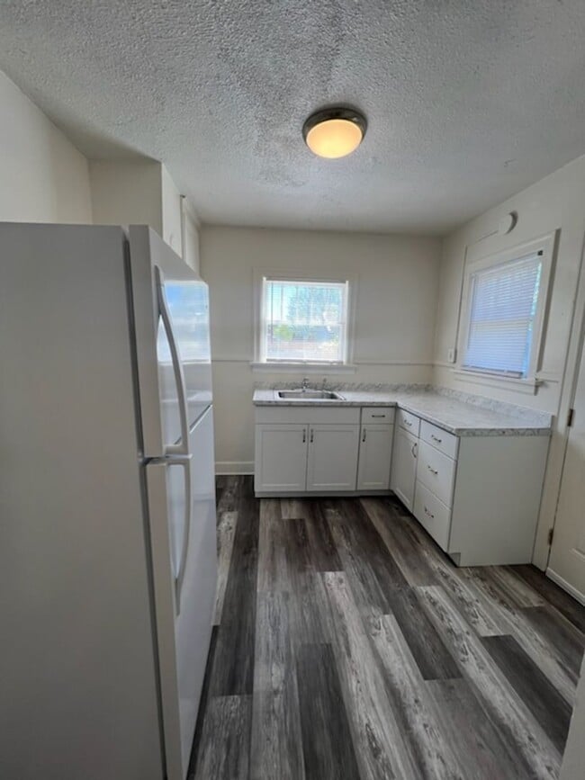 Building Photo - 614 S Yakima St