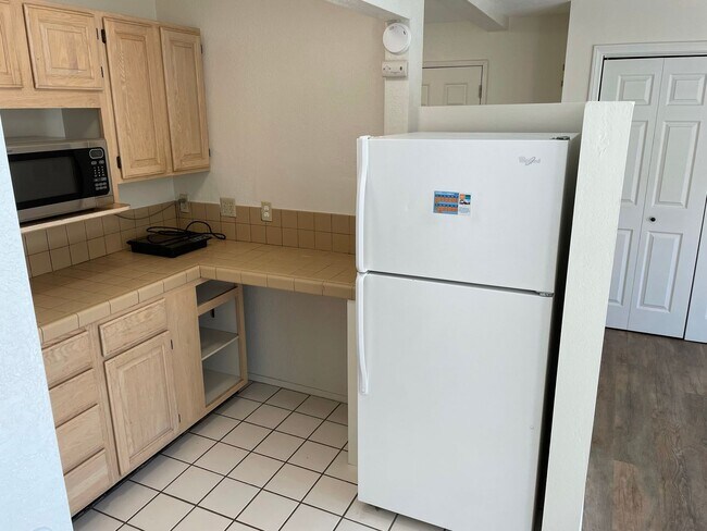 Building Photo - Large Upstairs Studio with Utilities Paid
