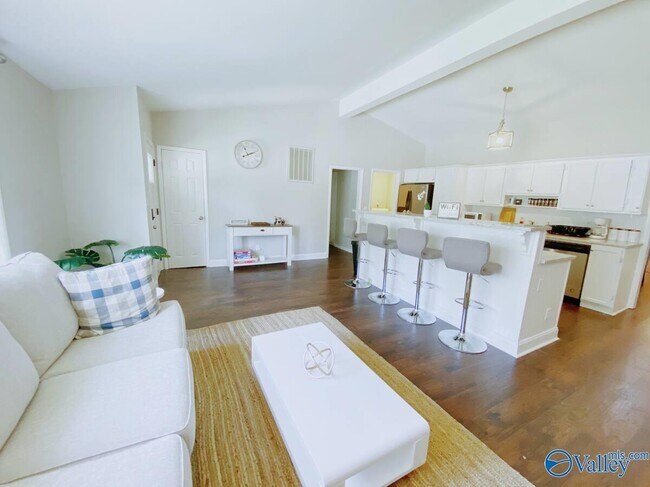 Building Photo - 12005 Greenleaf Dr SE