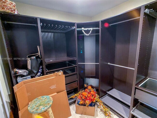 Building Photo - 956 Mockingbird Ln