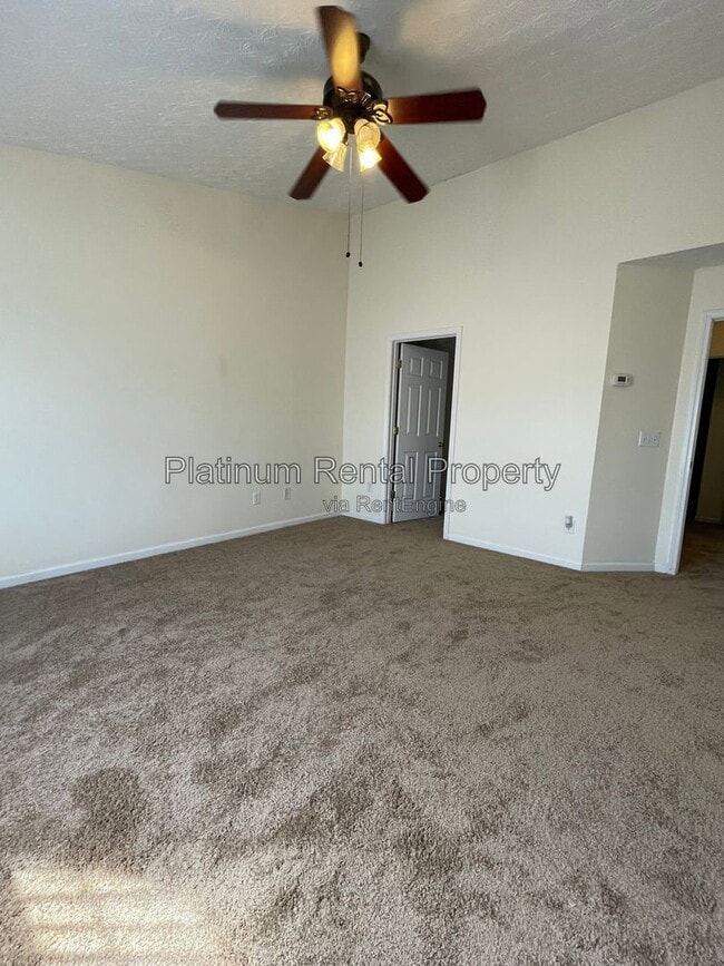 Building Photo - 244 Village Square Dr