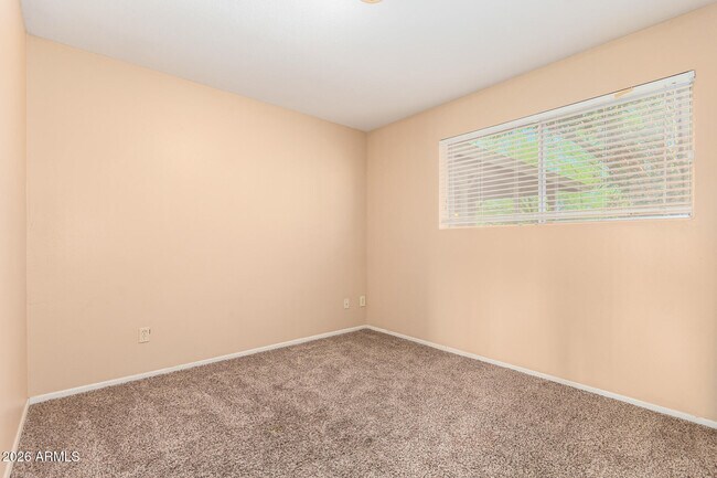 Building Photo - 1890 E Loma Vista Dr