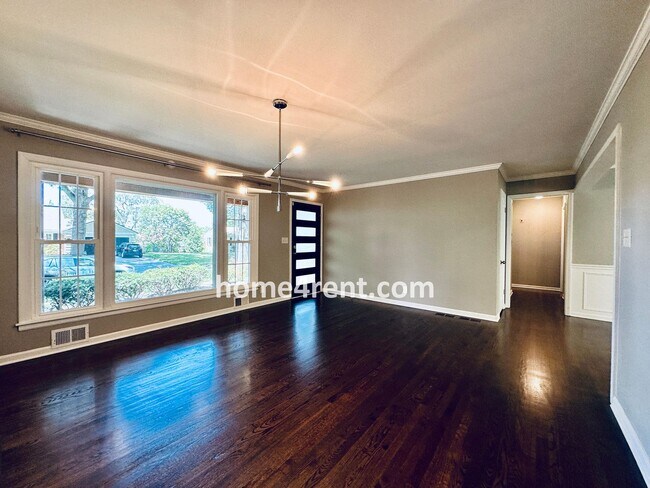 Building Photo - Updated Ranch Style Home in Prairie Villag...