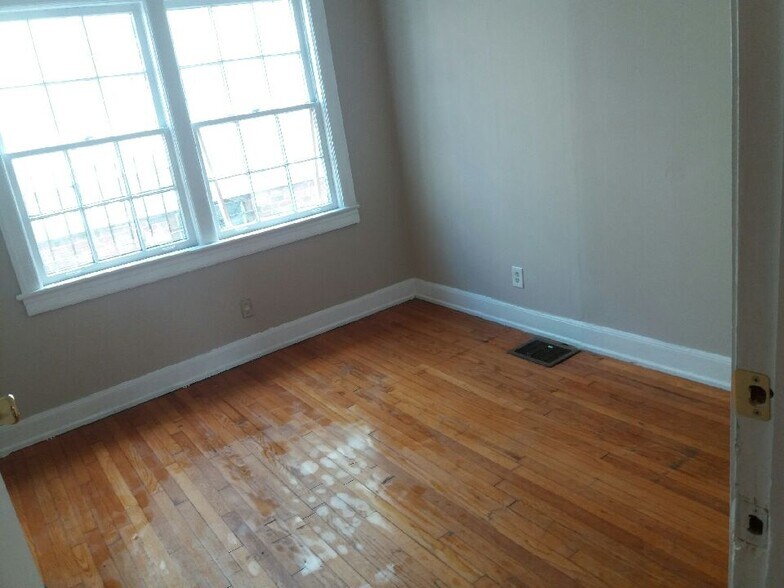 Building Photo - 3118 Avenue Q