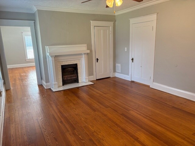 Building Photo - 305 E Lytle St