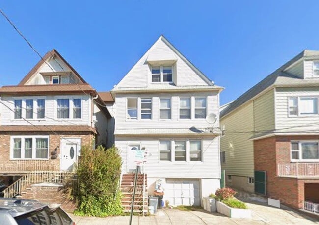 Primary Photo - 85 W 50th St