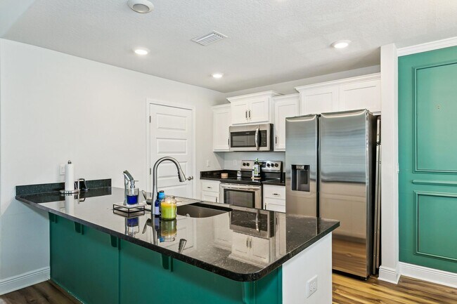Building Photo - 7097 Sonny Dr