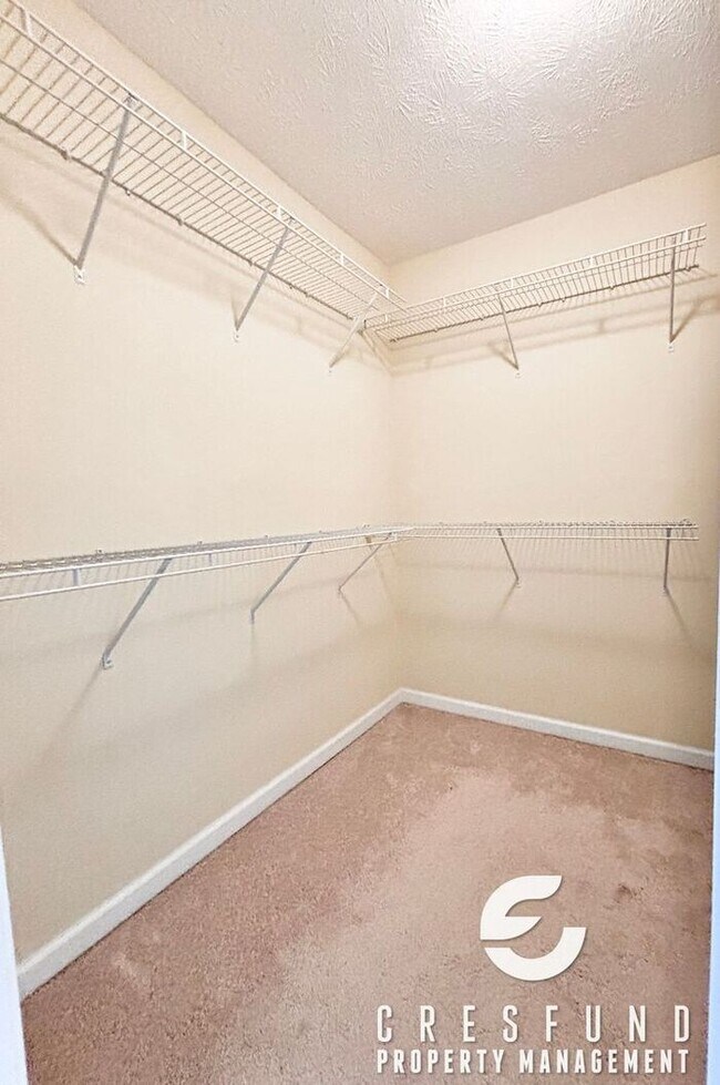 Building Photo - 15-20 Minutes from Fort Bragg and Cape Fear Valley! 4 Bed, 2.5 Bath AVAILABLE FOR MOVE IN NOW!