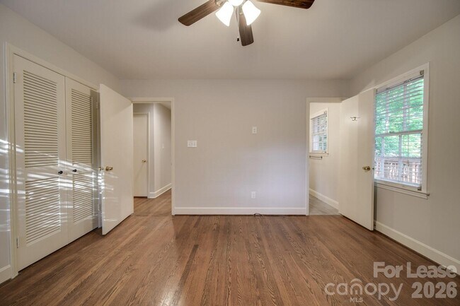 Building Photo - 6700 Castlegate Dr