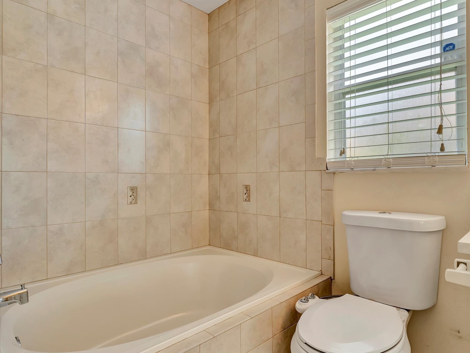 Master bath - 5105 39th St W