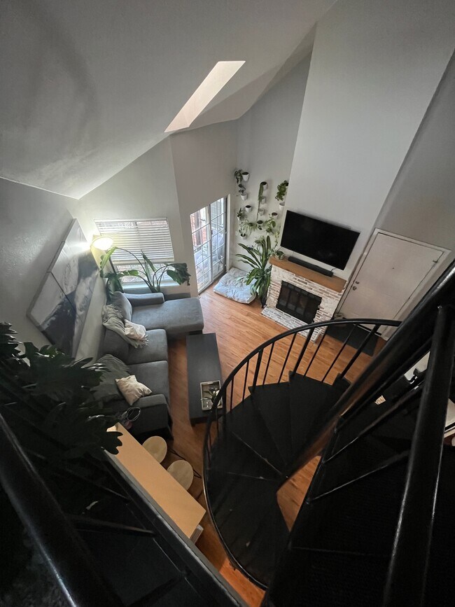 Building Photo - 13742 E Lehigh Ave