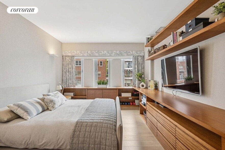 Building Photo - 200 E 62nd St