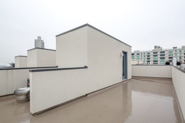 Building Photo - Northern Liberties Townhome with Parking
