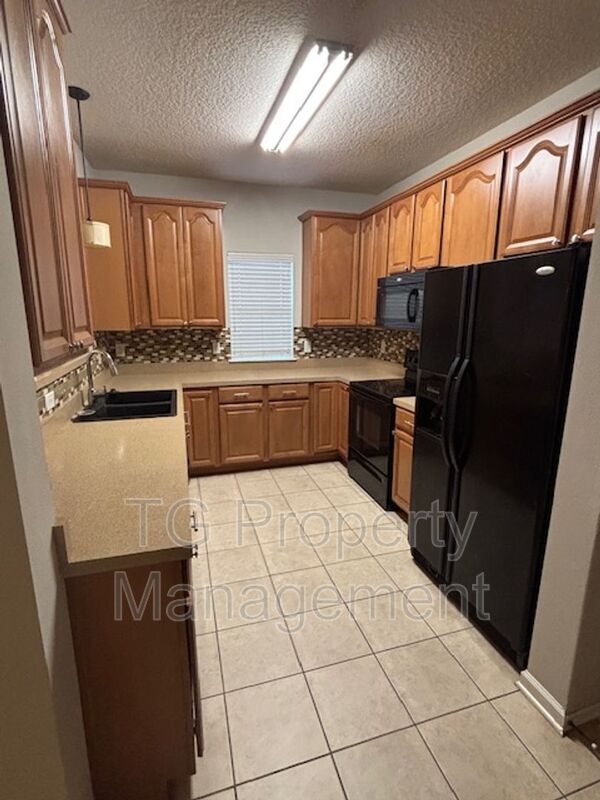Building Photo - 7175 Deerfoot Cir