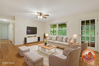 Building Photo - 3-Bedroom Home in North AVL with Studio an...