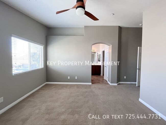 Building Photo - 3 BEDROOM TOWNHOME IN SOUTH LAS VEGAS!