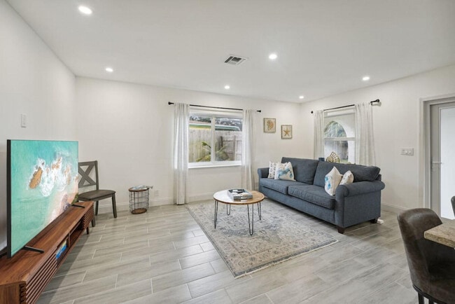 Building Photo - 3133 Albatross Rd