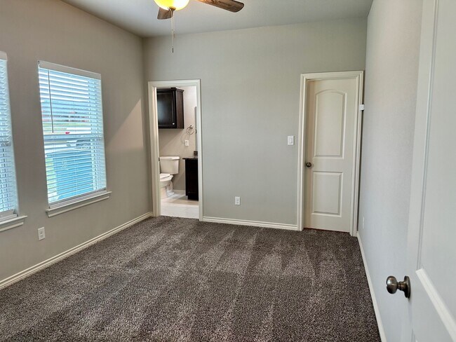 Building Photo - 1512 Dansby St