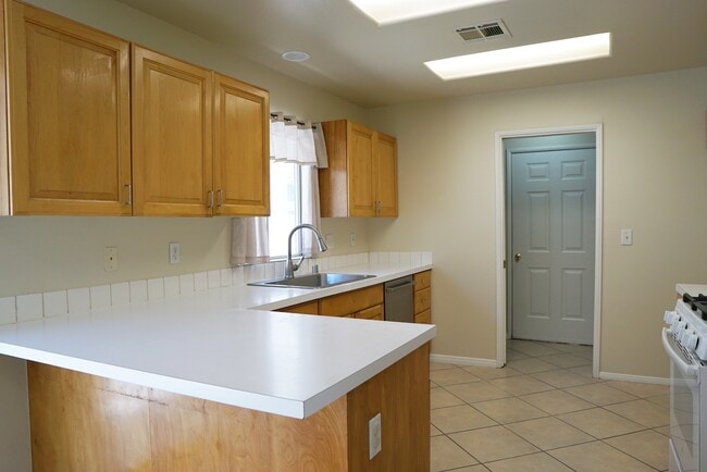 Building Photo - 52205 Avenida Velasco