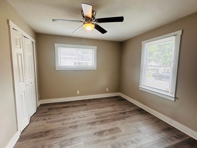Building Photo - Charming Updated Home with Spacious Backyard in a Prime Louisville Location