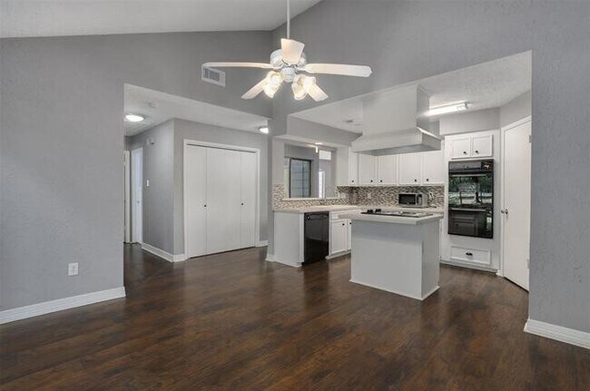 Building Photo - 13314 Ravensway Dr