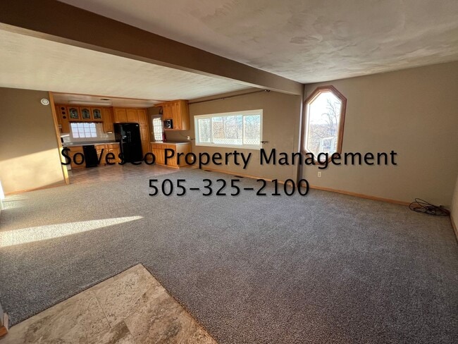 Building Photo - Large 3 Bedroom Home on East Side of Town