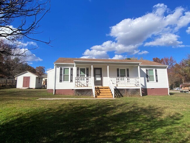 Building Photo - Move-In Ready on Large Corner Lot!