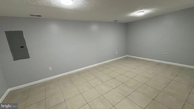Building Photo - 5394 Eliots Oak Rd
