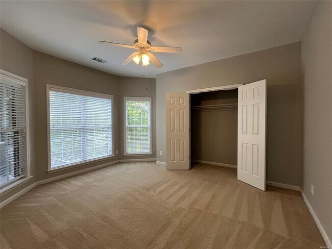 Building Photo - 704 Emerald Dr