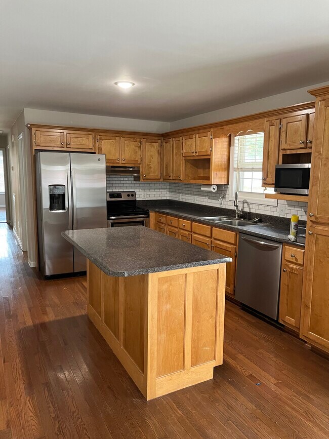 Building Photo - 115 Woodside Ln