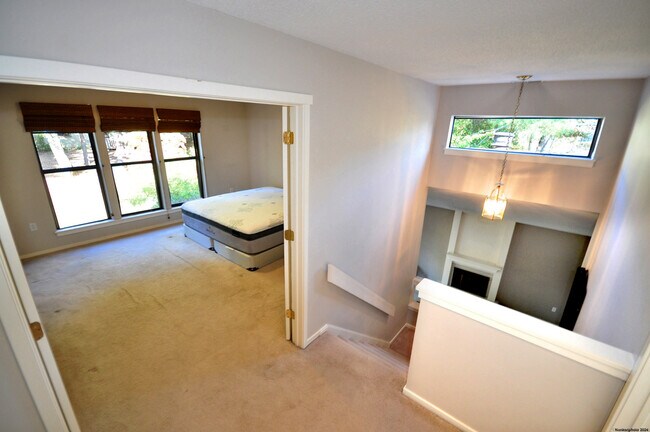 Building Photo - 16 Applewood Ln