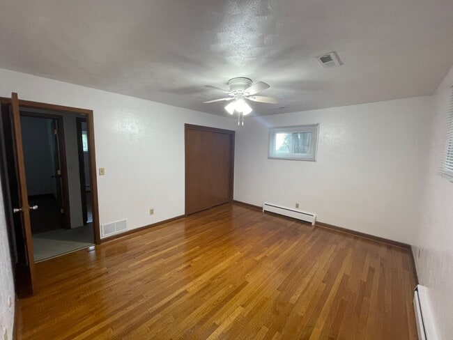 Building Photo - Spacious 3-Bedroom Home on Half-Acre Lot in Top-Rated Pleasant Valley School District!