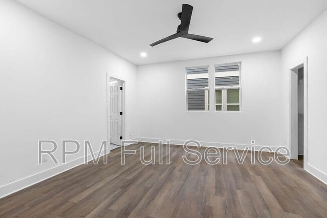 Building Photo - 1405 14th Ave N